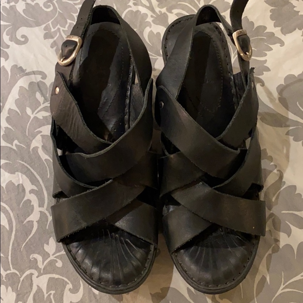 BORN women’s wedge sandle